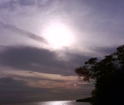Keindahan Sunset di Jungkat Beach, Pontianak 