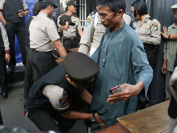 Pendukung Baasyir Diperiksa Ketat