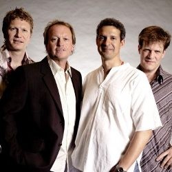 Level 42 Konser di Jakarta & Surabaya Juli