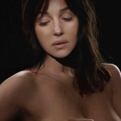 Monica Bellucci Berpose Bugil di Elle
