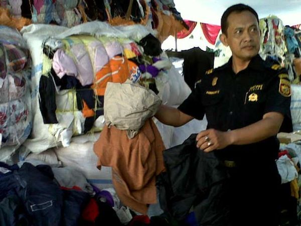 Bea Cukai Sita Pakaian Bekas Asal Malaysia