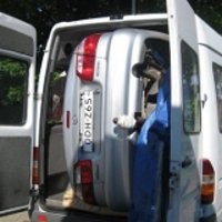 Aneh Bin Ajaib, Mobil Sedan Bisa Muat di Mobil Van