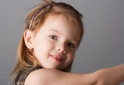 Tindik Telinga Lebih Rentan Komplikasi Dibanding Sunat