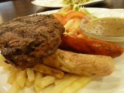 Bayar Rp.65.000,00, Nikmati Foodhall-Licious Steak & Sausage