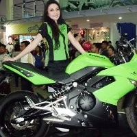Tergoda Karena Ada SPG Cantik