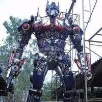 Robot Transformers dari Suku Cadang Mobil 