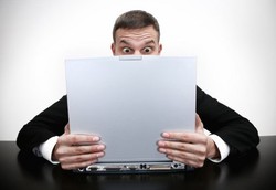 Kecanduan Pornografi Bisa Bikin Pria Impoten