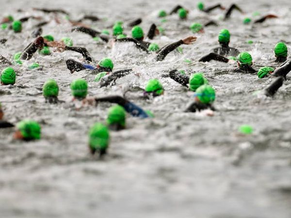 Renang Massal Cari Dana Amal