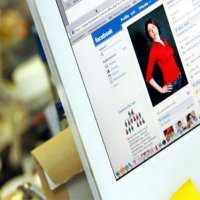 Ditinggal Ibu Facebookan, Bayi Tewas Tertabrak