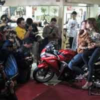 Puluhan Fotografer Serbu Pasar Kapasan