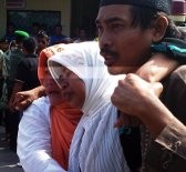 Prada Agiopan Diduga Tewas di Tangan Komandan, Keluarga Histeris