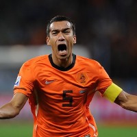 Selasa, Van Bronckhorst Tiba di Jakarta