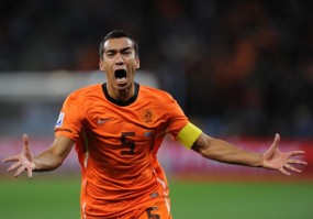 Selasa, Van Bronckhorst Tiba di Jakarta