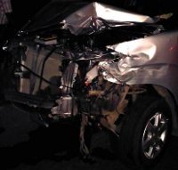 Pintu Perlintasan Belum Tertutup, Xenia dan Mercy Diserempet KRL