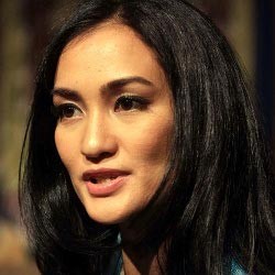 Hidung Mirip Bakso, Atiqah Hasiholan Ogah Operasi Plastik