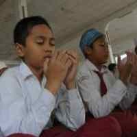 Siswa SD Tamiriyah Gelar Sholat Ghaib Bagi TKW di Arab Saudi
