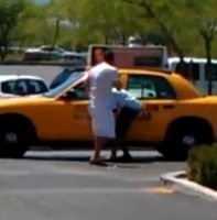 Buk! Sopir Taksi Dipukuli Pengendara Ferrari