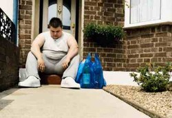 Jutaan Pria Tak Bisa Lihat Penisnya Sendiri