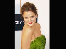 Drew Barrymore Akan Sutradarai Video Klip Baru Best Coast