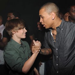 Duet Bareng Bieber, Chris Brown Yakin Lagunya Dicintai ABG