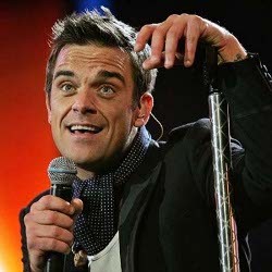 Wow! Robbie Williams Pamer Alat Vital Saat Konser