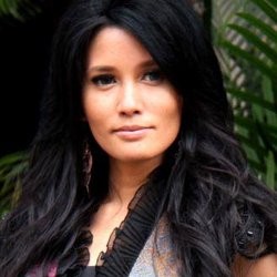 Titi Sjuman Kecanduan Main Film