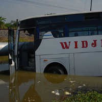 Bus vs Truk Muat Kubis, 4 Orang Luka-luka