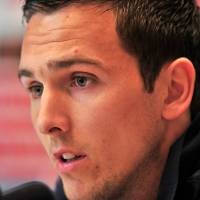Kerja Pertama McLeish: Menahan Downing