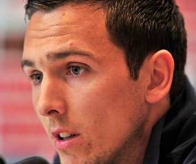 Kerja Pertama McLeish: Menahan Downing