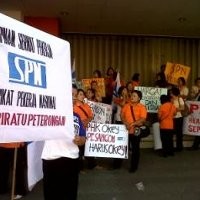 Protes Pesangon, Eks Karyawan Segel Mal di Semarang