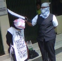 Jelang Sidang, Aktivis PRT Aksi Teatrikal Pemancungan Ruyati