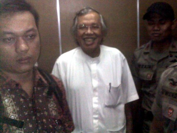 Panda Nababan Divonis 17 Bulan