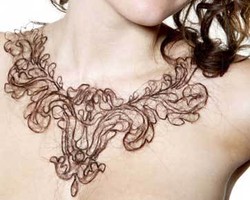 Wow, Ada Kalung Terbuat dari Rambut Manusia