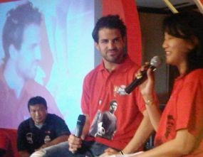 Lewat Twitter, Fabregas Merasa Dekat dengan Indonesia