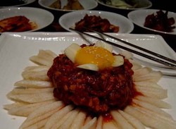 Yukhoe: Steak Tartare Mak Nyuss dari Korea