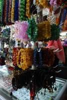 Kerlap-kerlip Batu Warna di Pasar Kebun Sayur Balikpapan