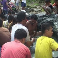 Warga Luar Banyumas Juga Ikut Mengais Rezeki di Sungai Logawa