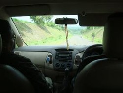 Kaca Depan Innova Melorot 1 Cm