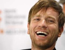 Ewan McGregor Beli Motor untuk Anjing