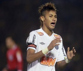 Pele: Jangan Terlalu Sering Diving, Neymar