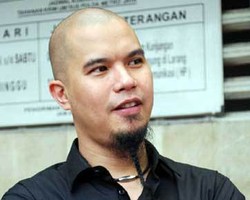 Ahmad Dhani Senang Dikaruniai Bayi Cantik