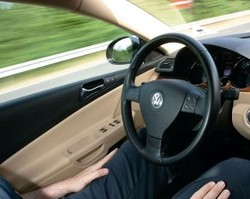 Tanpa Dikemudikan Manusia, Mobil VW Bisa Melaju Sendiri