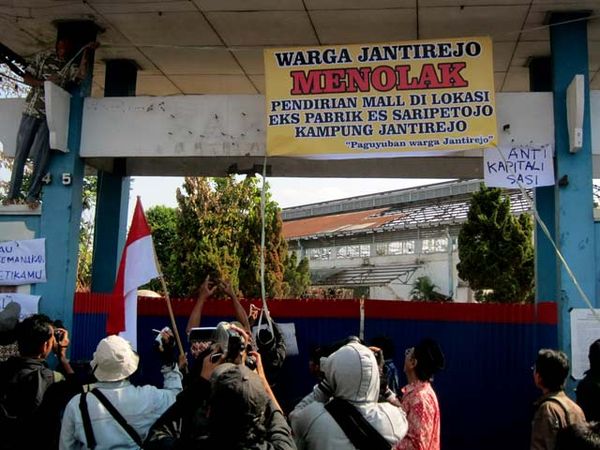 Warga Solo Tolak Pembangunan Mal