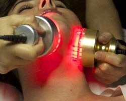 Leher Bebas Kerut dengan BlackBerry Facial