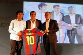 Dilelang Gio, Jersey Messi Laku Rp 70 Juta Dilelang Gio, Jersey Messi Laku Rp 70 Juta