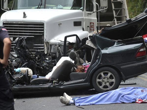 Bek Kosta Rika Tewas Dalam Kecelakaan