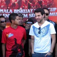 Bepe dan Anak-anak Hibur Fabregas