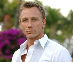 Wanita Impikan Dada Pria ala Daniel Craig