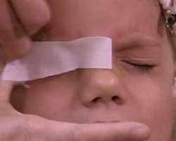 Gadis 9 Tahun Dipaksa Cabut Alis oleh Sang Ibu