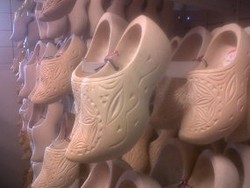 Klompen, Sepatu Kayu Penduduk Belanda Tempo Dulu